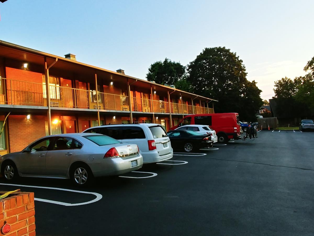 Royal Inn Motel Фронт-Ройал Экстерьер фото